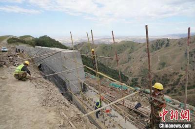 新疆伊寧縣:科學(xué)環(huán)保施工筑&ldquo;高顏值&rdquo;草原景區(qū)公路